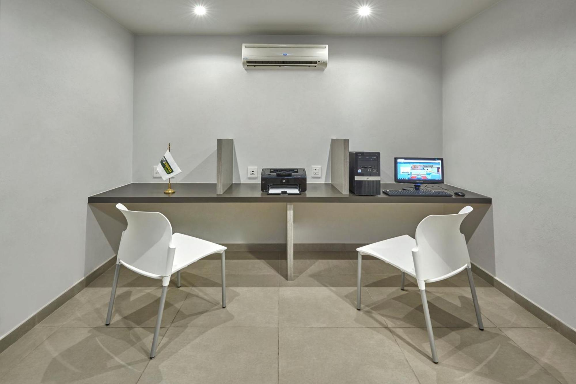 City Express Junior By Marriott Toluca Zona Industrial Exterior photo