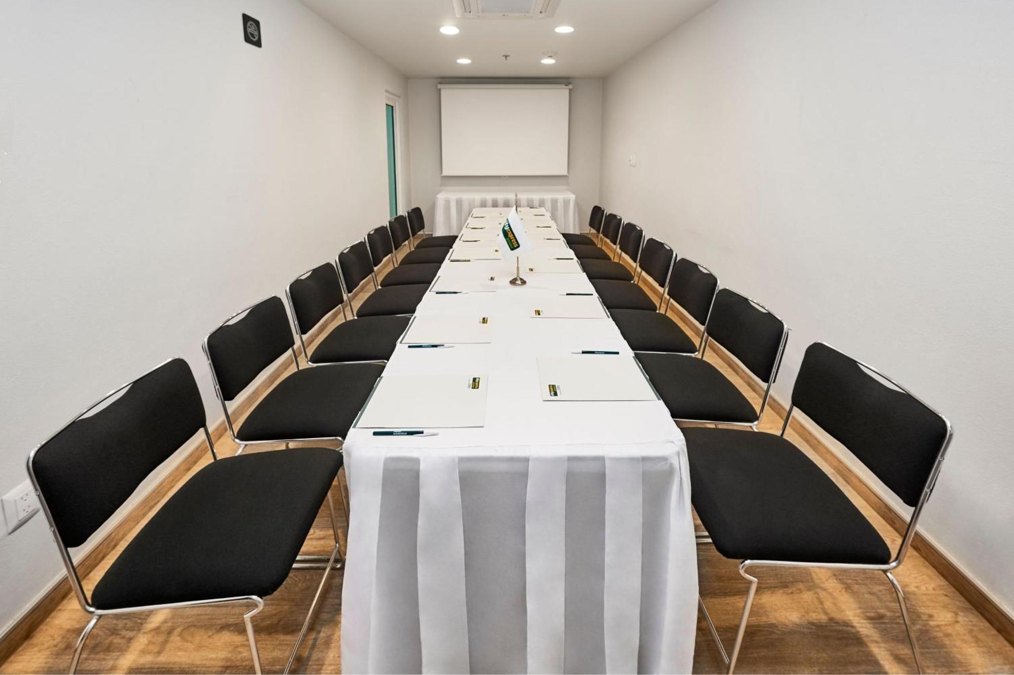 City Express Junior By Marriott Toluca Zona Industrial Exterior photo