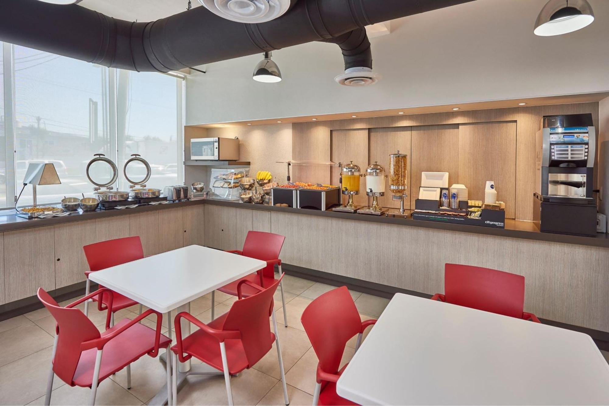 City Express Junior By Marriott Toluca Zona Industrial Exterior photo