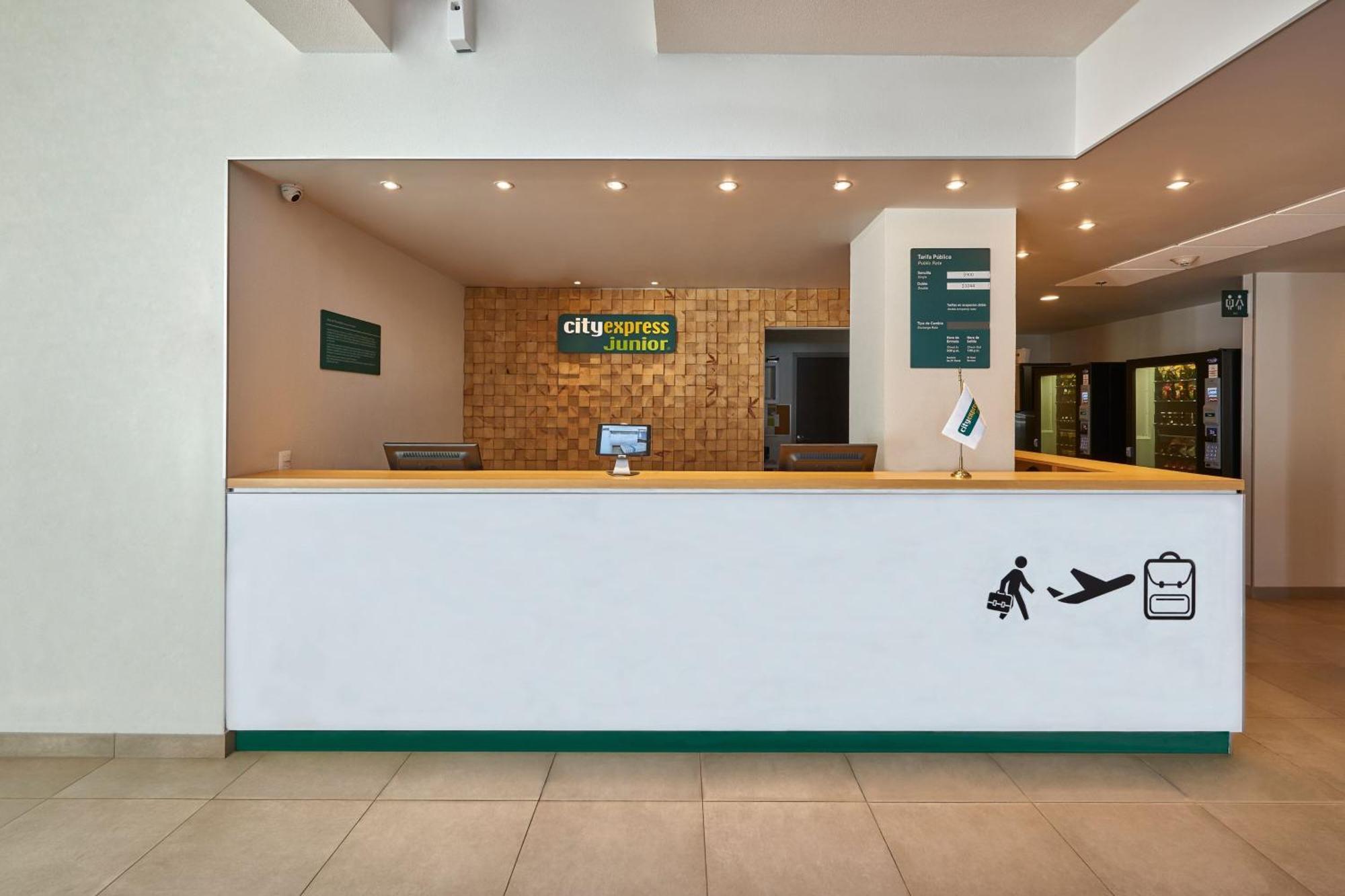 City Express Junior By Marriott Toluca Zona Industrial Exterior photo