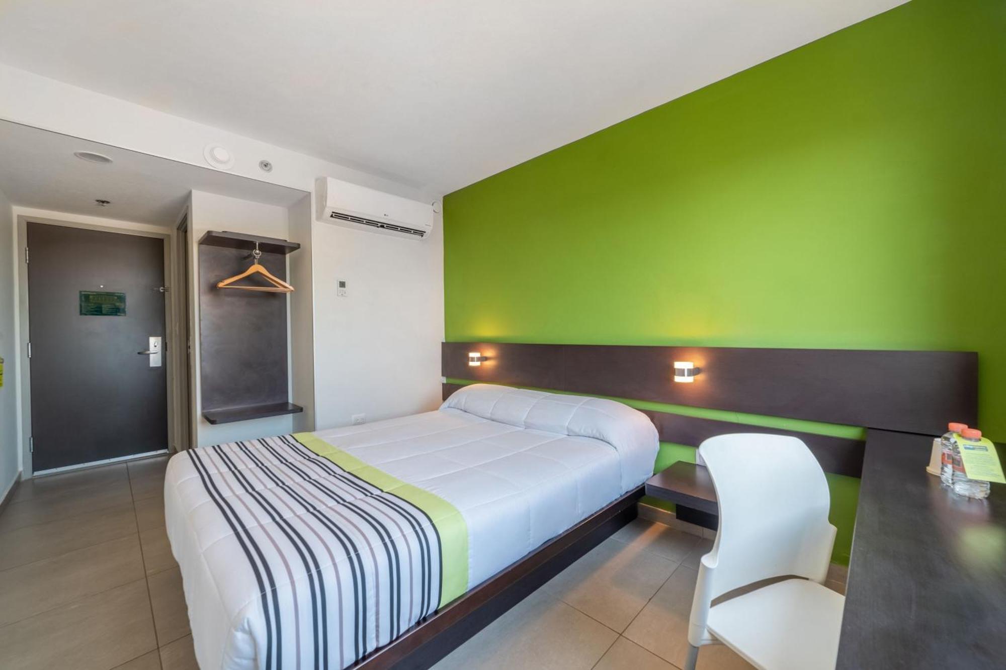 City Express Junior By Marriott Toluca Zona Industrial Exterior photo