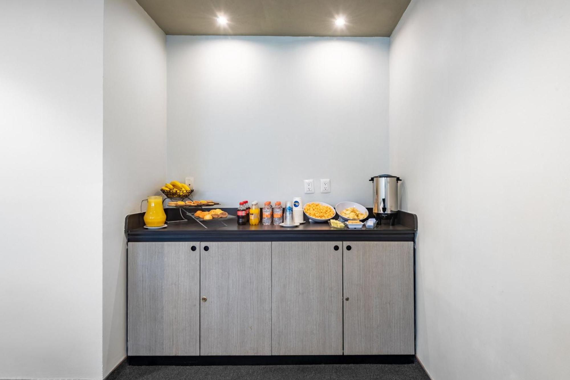 City Express Junior By Marriott Toluca Zona Industrial Exterior photo