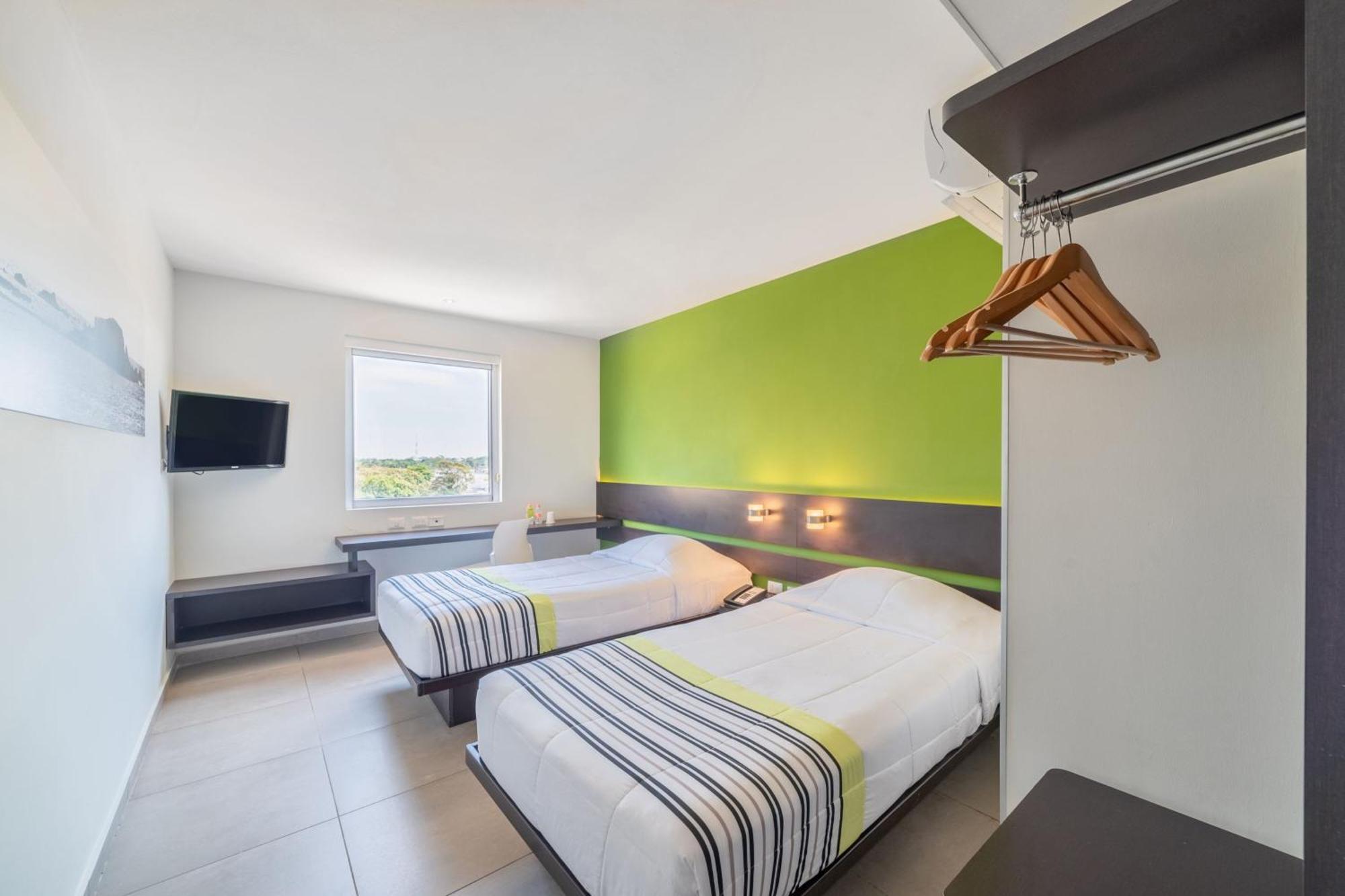 City Express Junior By Marriott Toluca Zona Industrial Exterior photo