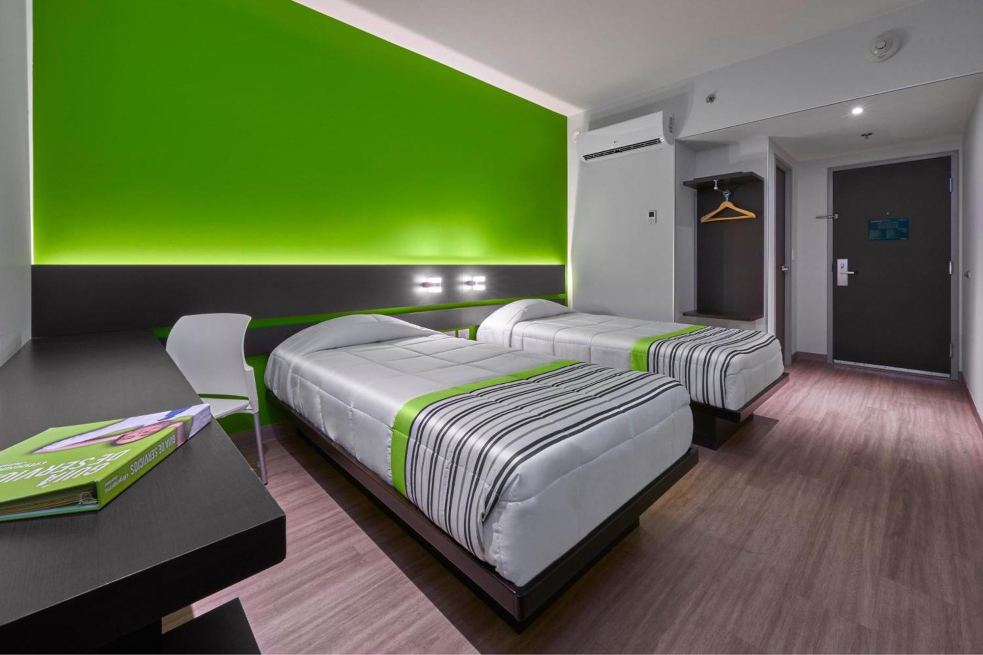 City Express Junior By Marriott Toluca Zona Industrial Exterior photo