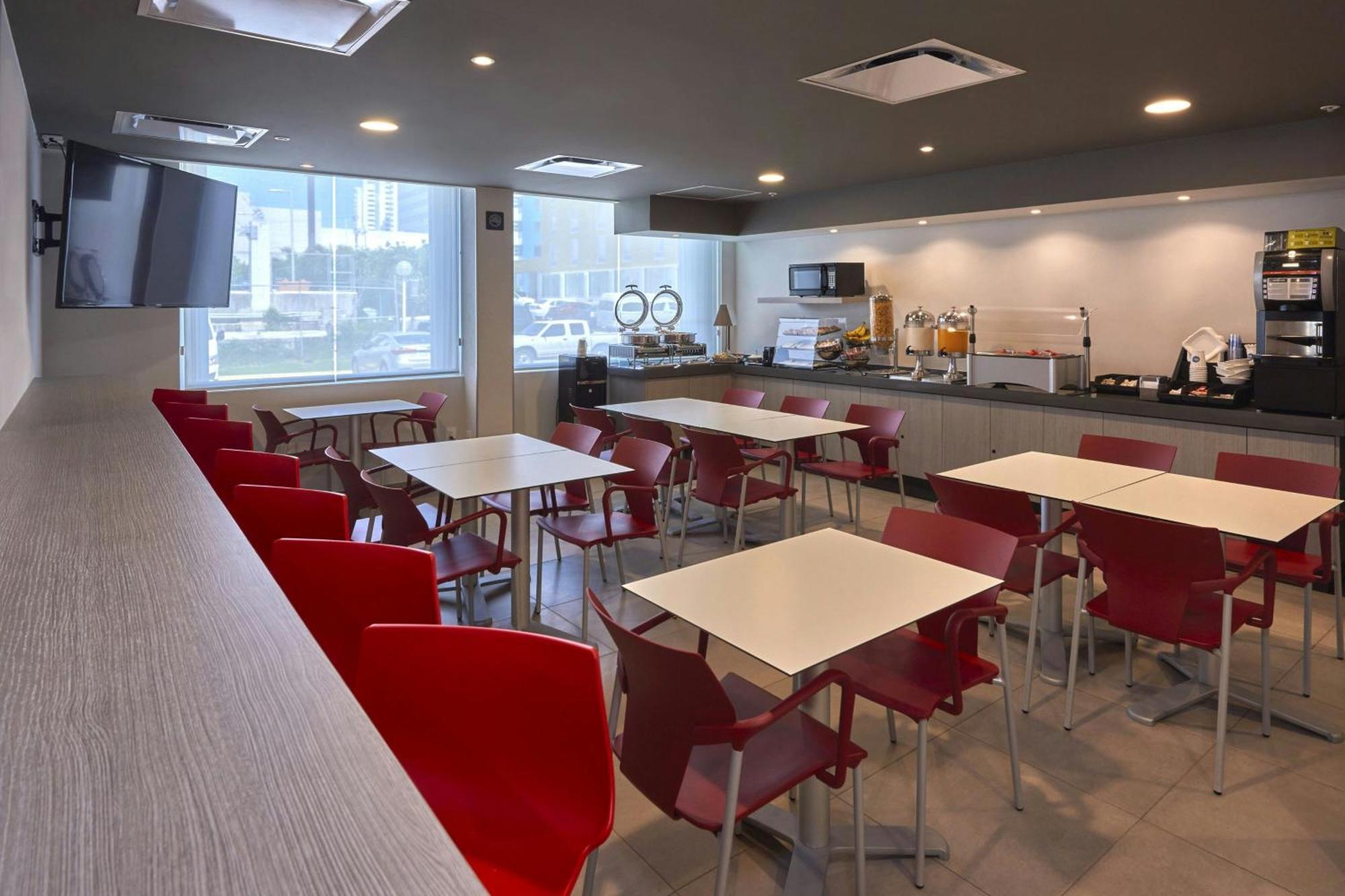 City Express Junior By Marriott Toluca Zona Industrial Exterior photo