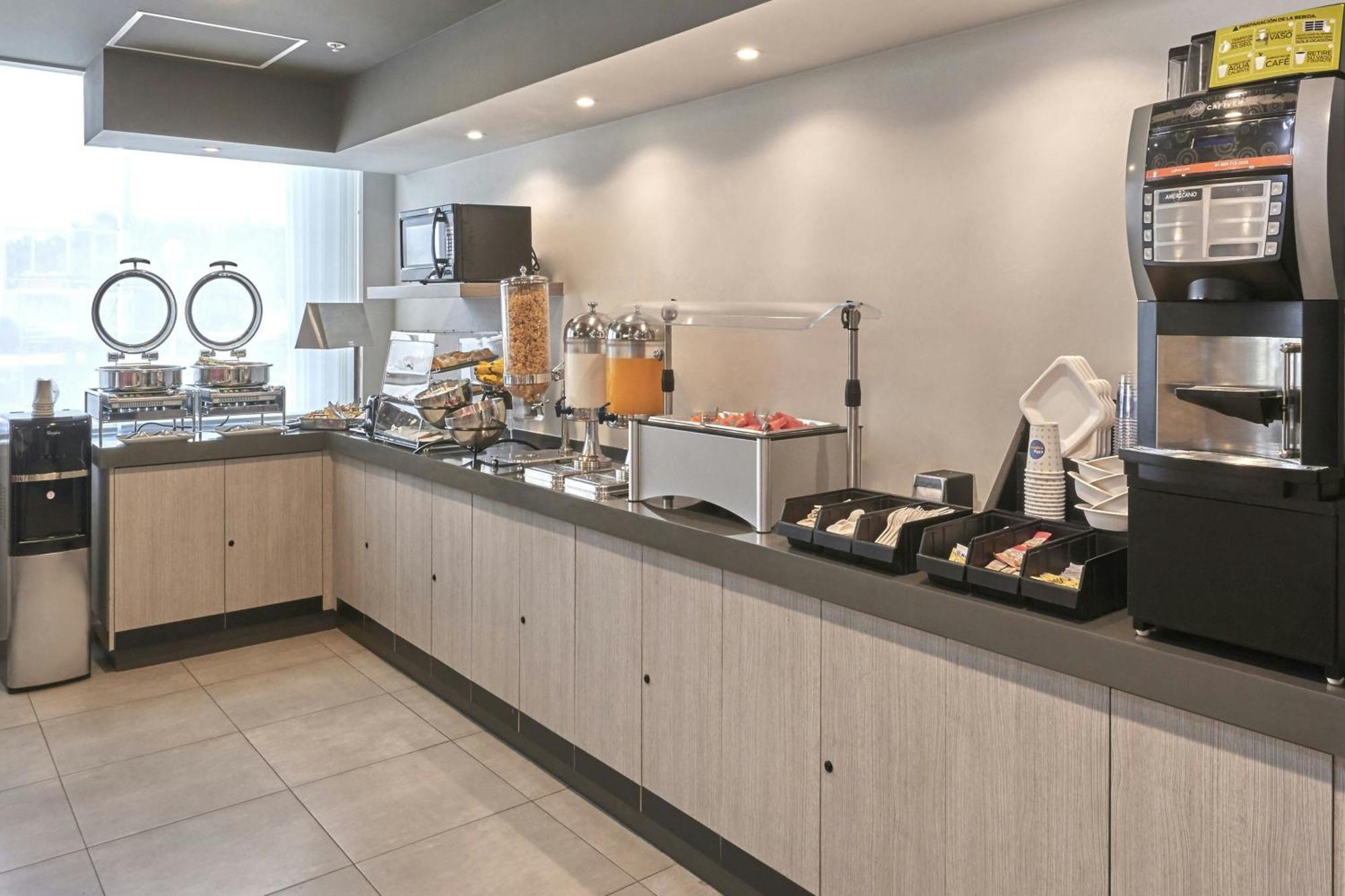 City Express Junior By Marriott Toluca Zona Industrial Exterior photo