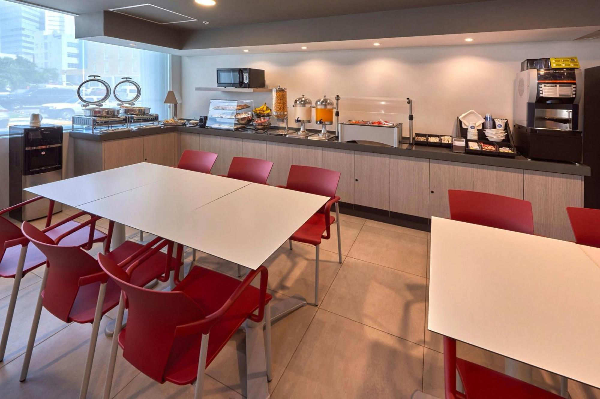 City Express Junior By Marriott Toluca Zona Industrial Exterior photo