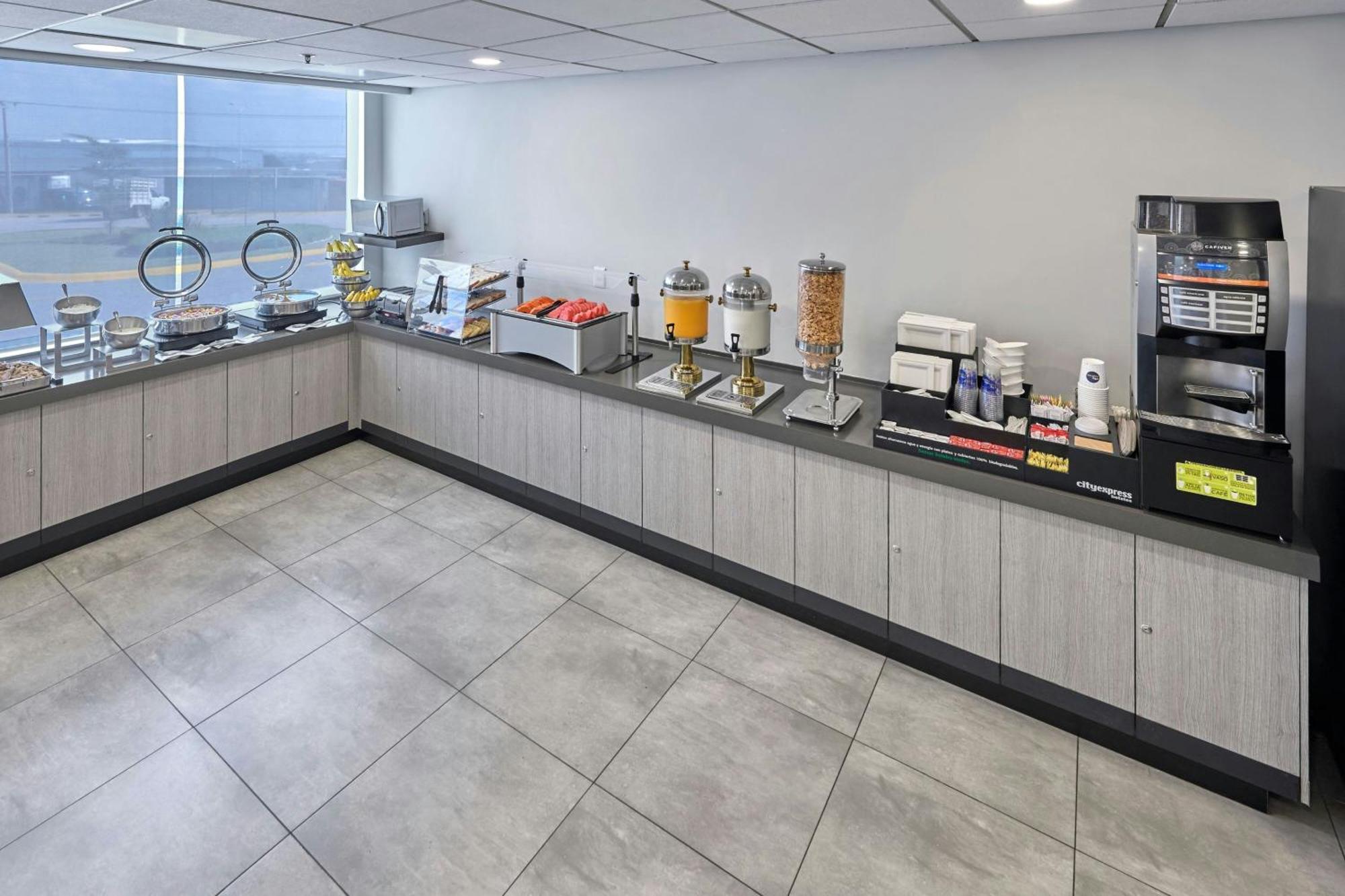 City Express Junior By Marriott Toluca Zona Industrial Exterior photo