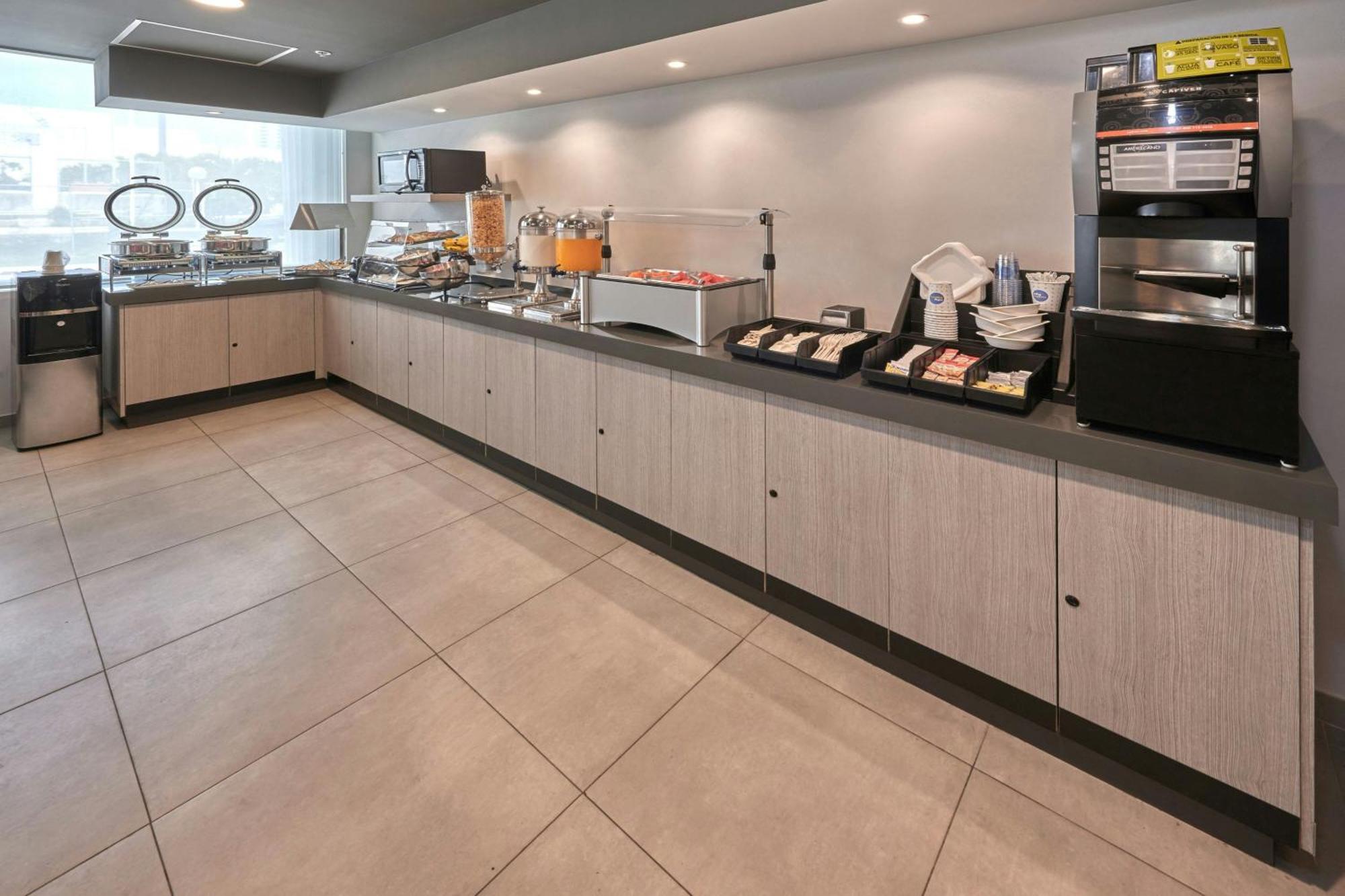 City Express Junior By Marriott Toluca Zona Industrial Exterior photo
