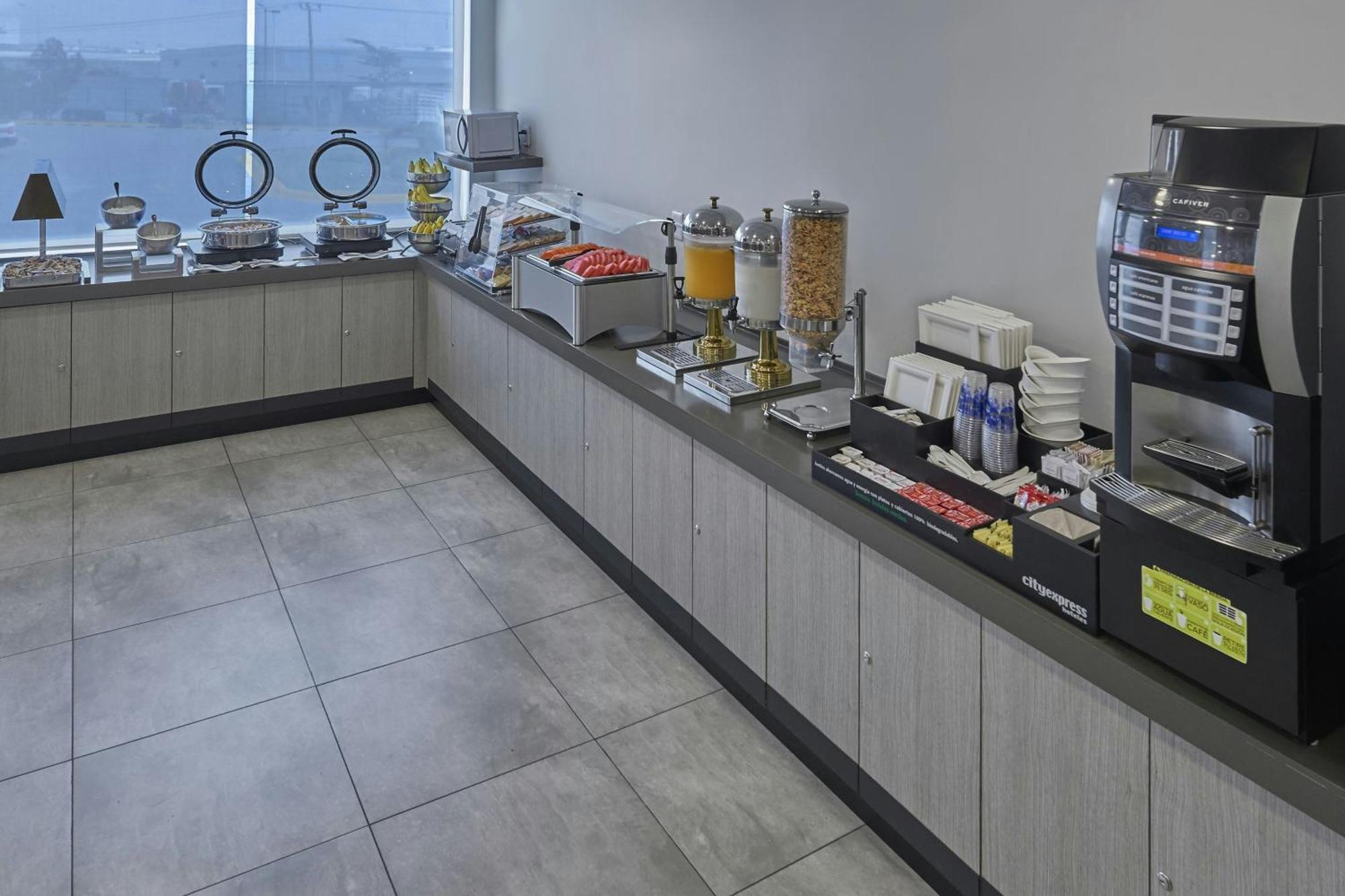 City Express Junior By Marriott Toluca Zona Industrial Exterior photo