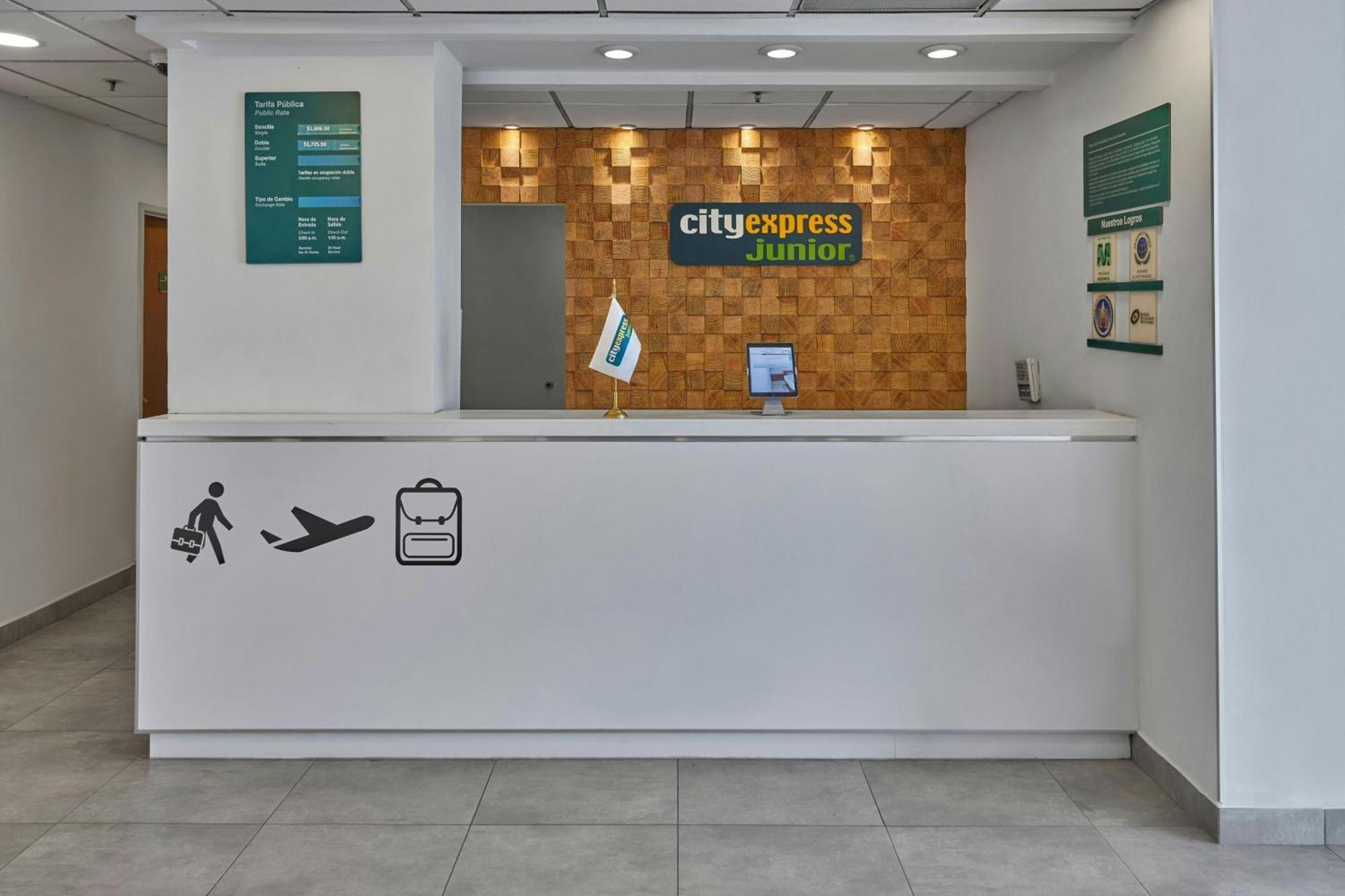 City Express Junior By Marriott Toluca Zona Industrial Exterior photo
