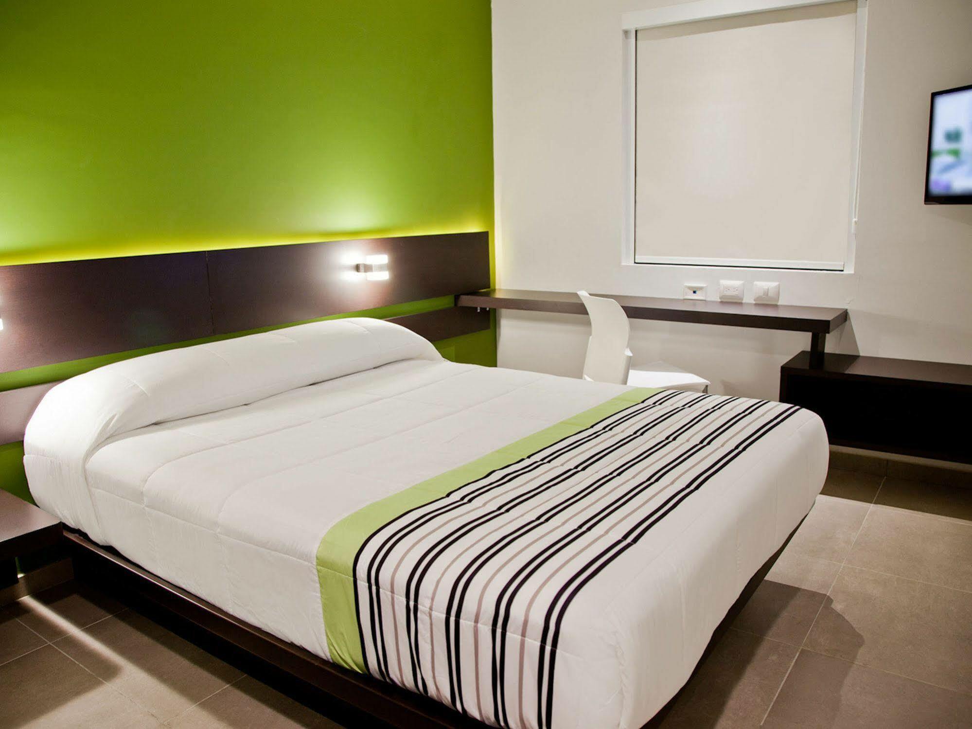 City Express Junior By Marriott Toluca Zona Industrial Exterior photo